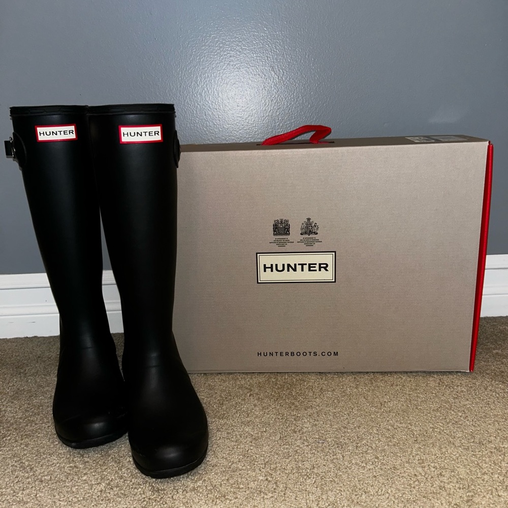 HUNTER Women’s Size 6 Original Tall Black Rain Boots with HUNTER sock inserts